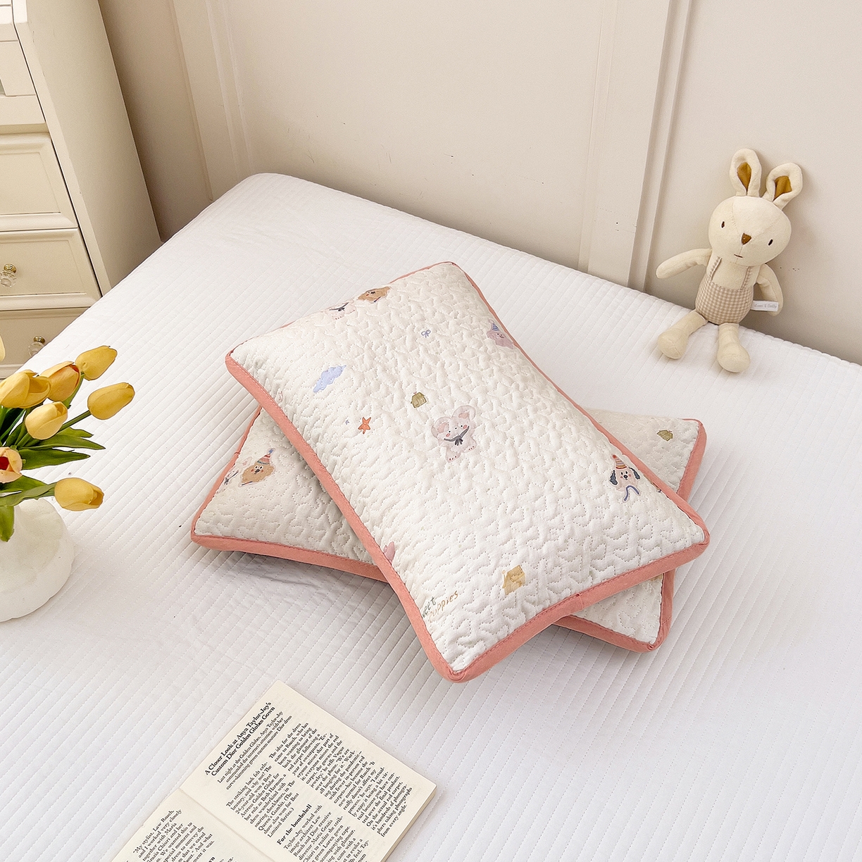 91家纺网 家纺一手货源 找家纺 拾小柒 2025年新款全棉双层纱枕套夹棉隔脏污防口水头油枕头套 豆豆好朋友