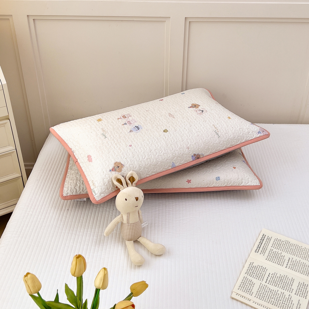 91家纺网 家纺一手货源 找家纺 拾小柒 2025年新款全棉双层纱枕套夹棉隔脏污防口水头油枕头套 豆豆好朋友