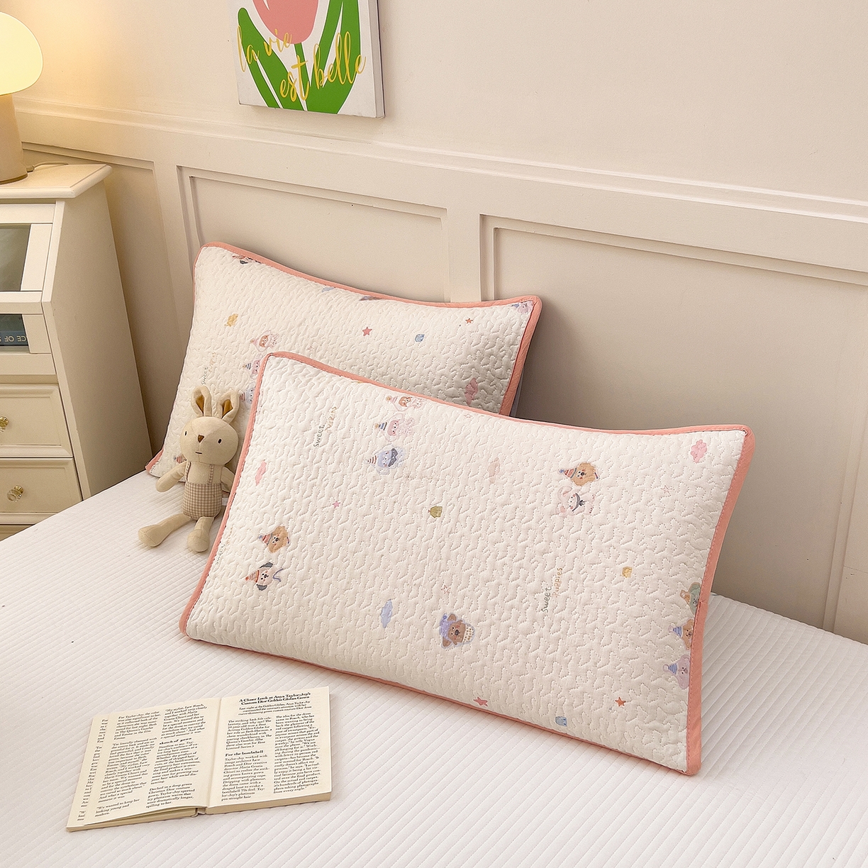 91家纺网 家纺一手货源 找家纺 拾小柒 2025年新款全棉双层纱枕套夹棉隔脏污防口水头油枕头套 豆豆好朋友