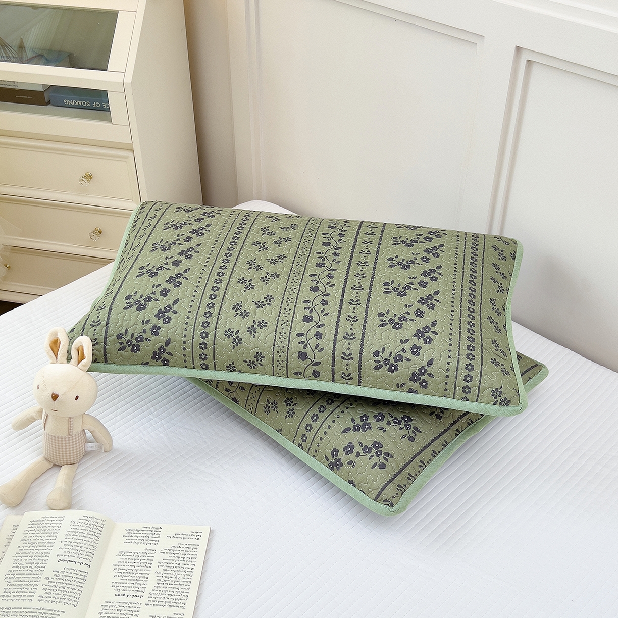 91家纺网 家纺一手货源 找家纺 拾小柒 2025年新款全棉双层纱枕套夹棉隔脏污防口水头油枕头套 爱丽丝花园