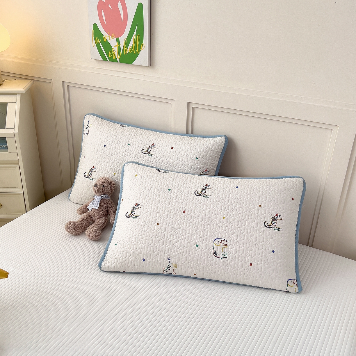 91家纺网 家纺一手货源 找家纺 拾小柒 2025年新款全棉双层纱枕套夹棉隔脏污防口水头油枕头套 七彩童年