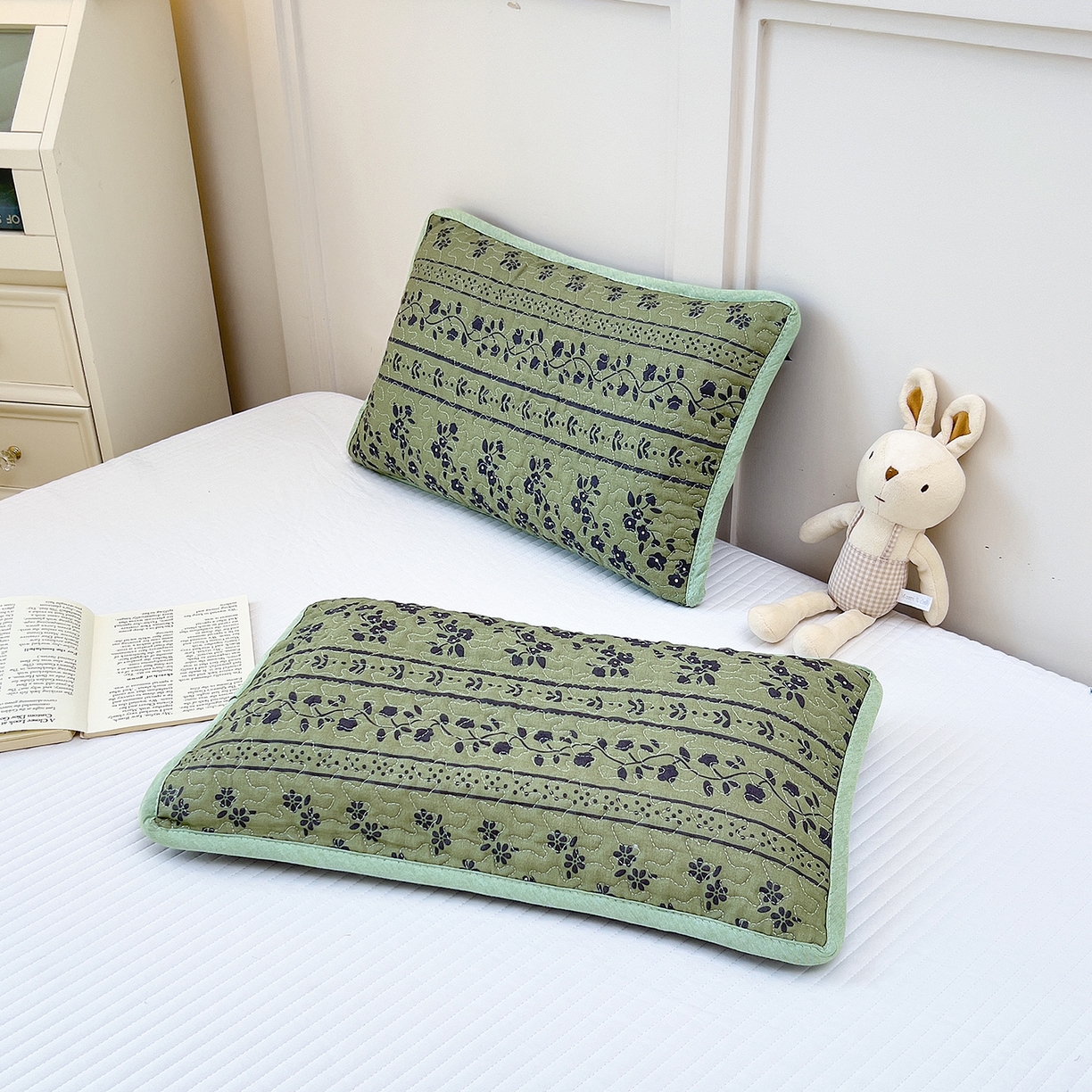 91家纺网 家纺一手货源 找家纺 拾小柒 2025年新款全棉双层纱枕套夹棉隔脏污防口水头油枕头套 爱丽丝花园