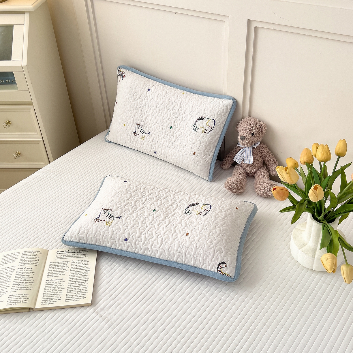 91家纺网 家纺一手货源 找家纺 拾小柒 2025年新款全棉双层纱枕套夹棉隔脏污防口水头油枕头套 七彩童年