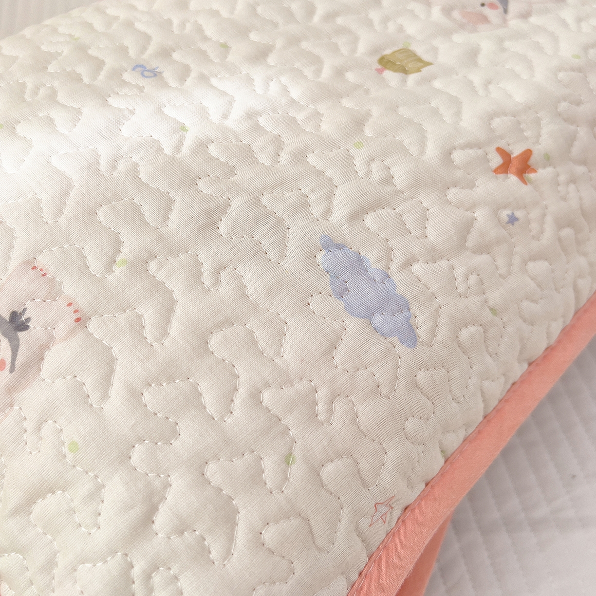 91家纺网 家纺一手货源 找家纺 拾小柒 2025年新款全棉双层纱枕套夹棉隔脏污防口水头油枕头套 豆豆好朋友