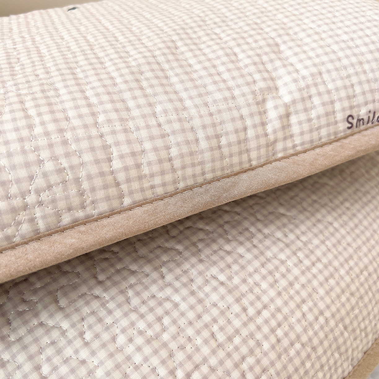 91家纺网 家纺一手货源 找家纺 拾小柒 2025年新款全棉双层纱枕套夹棉隔脏污防口水头油枕头套 格子狗米