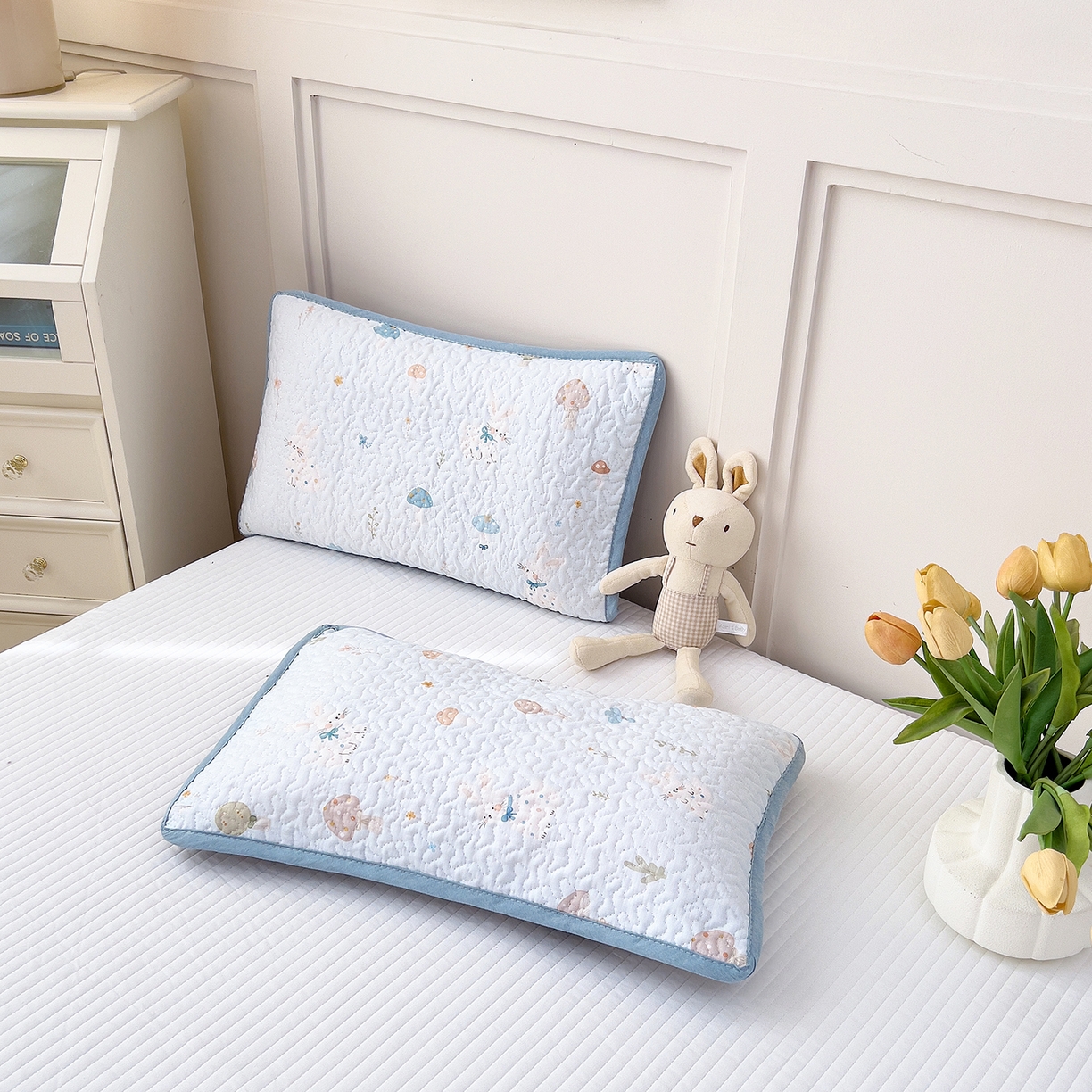 91家纺网 家纺一手货源 找家纺 拾小柒 2025年新款全棉双层纱枕套夹棉隔脏污防口水头油枕头套 萌趣森林蓝