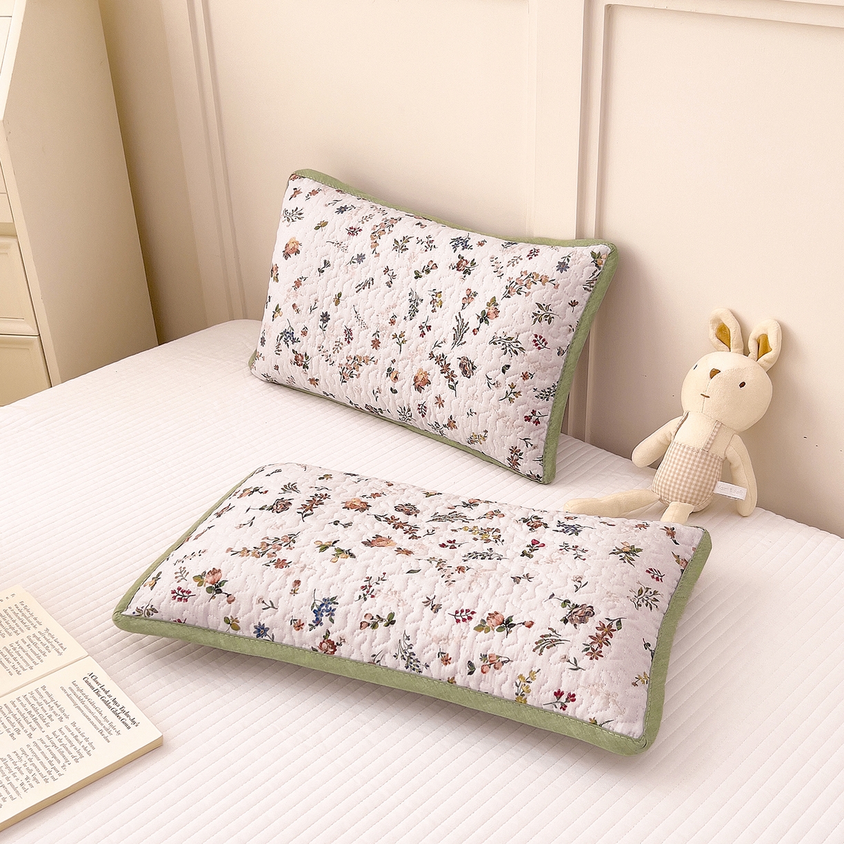 91家纺网 家纺一手货源 找家纺 拾小柒 2025年新款全棉双层纱枕套夹棉隔脏污防口水头油枕头套 春色满园