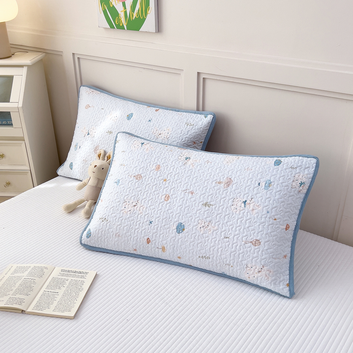 91家纺网 家纺一手货源 找家纺 拾小柒 2025年新款全棉双层纱枕套夹棉隔脏污防口水头油枕头套 萌趣森林蓝