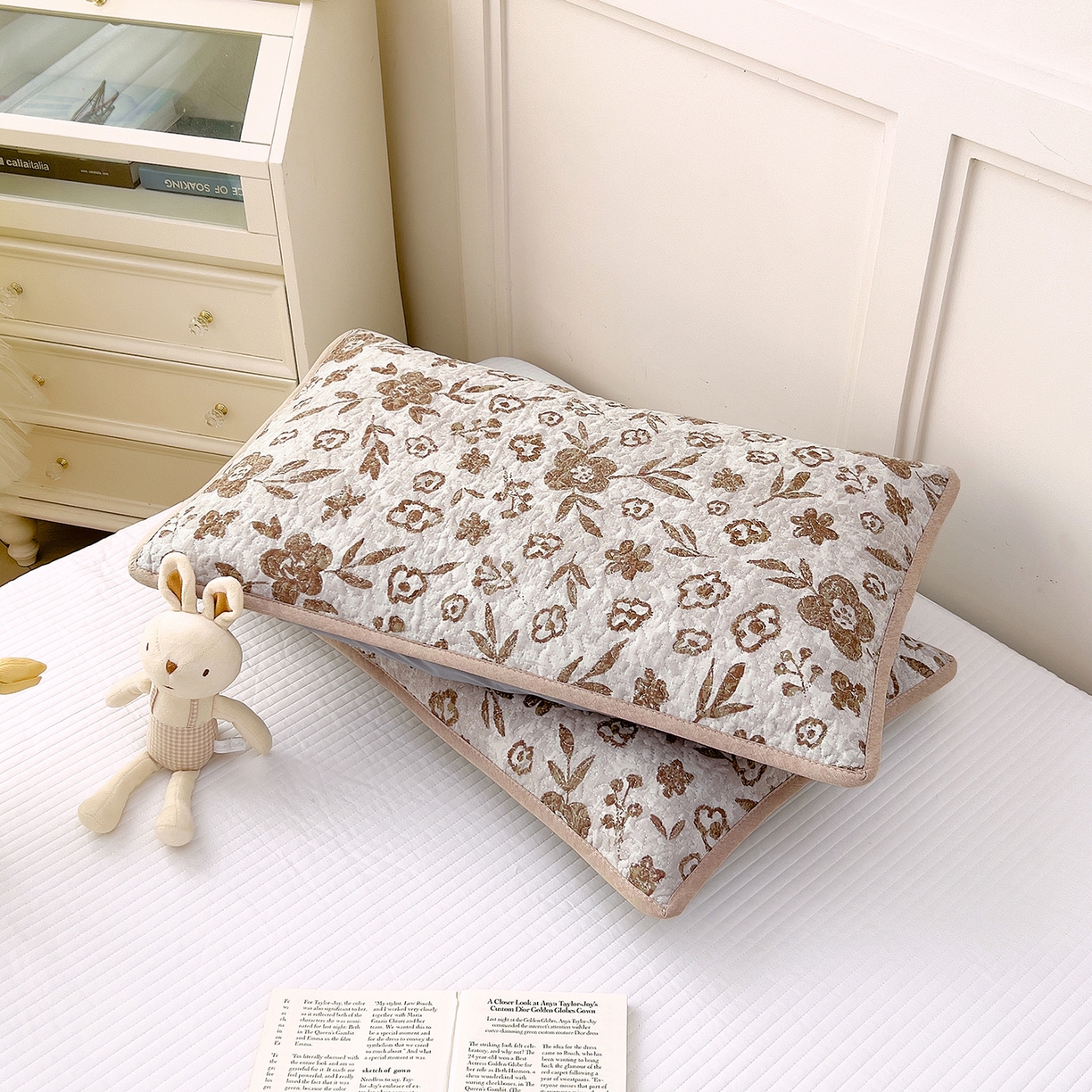 91家纺网 家纺一手货源 找家纺 拾小柒 2025年新款全棉双层纱枕套夹棉隔脏污防口水头油枕头套 忘忧草咖