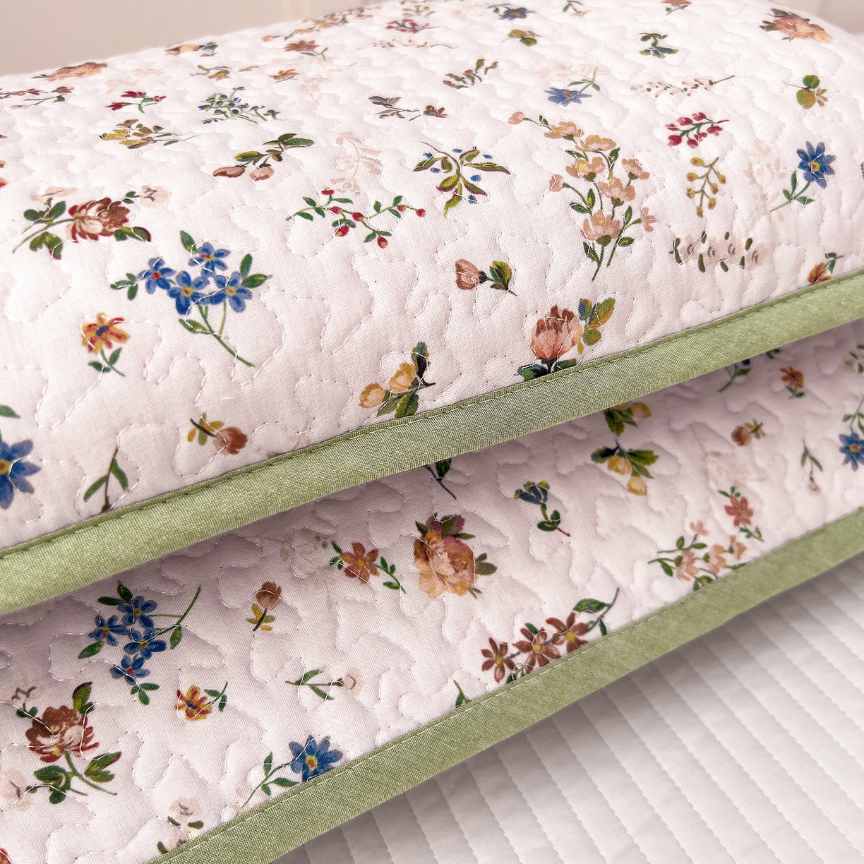 91家纺网 家纺一手货源 找家纺 拾小柒 2025年新款全棉双层纱枕套夹棉隔脏污防口水头油枕头套 春色满园