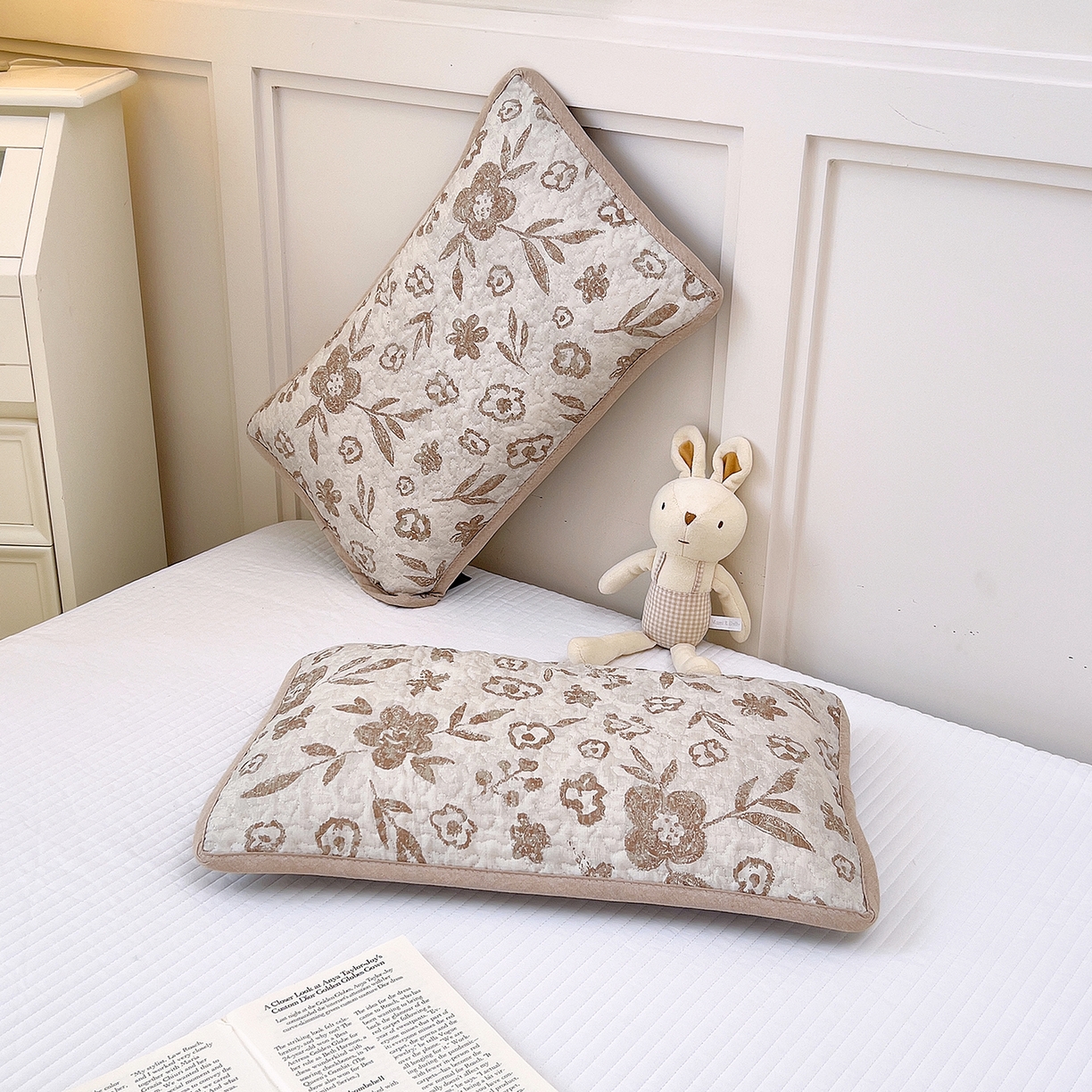 91家纺网 家纺一手货源 找家纺 拾小柒 2025年新款全棉双层纱枕套夹棉隔脏污防口水头油枕头套 忘忧草咖