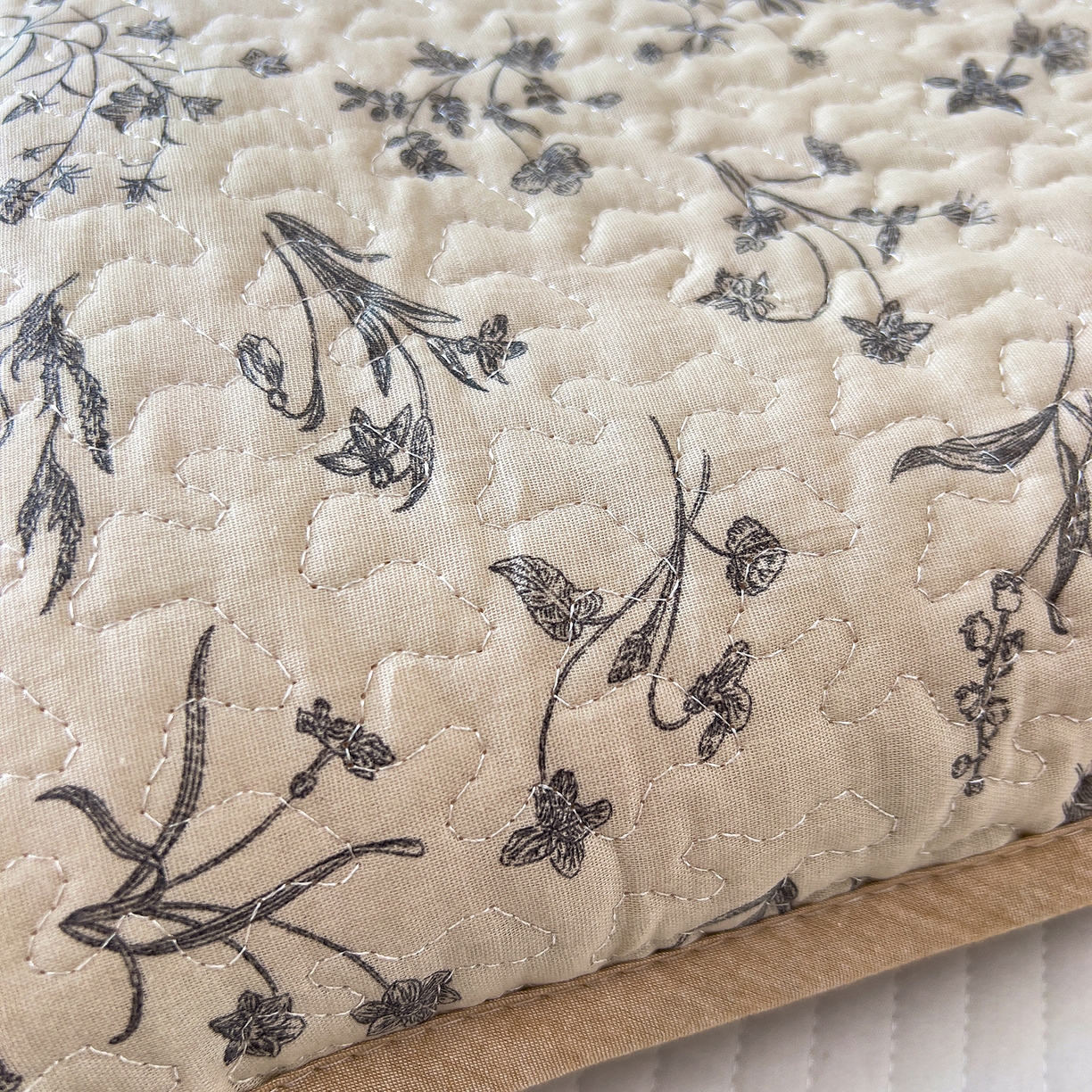 91家纺网 家纺一手货源 找家纺 拾小柒 2025年新款全棉双层纱枕套夹棉隔脏污防口水头油枕头套 山野小咖