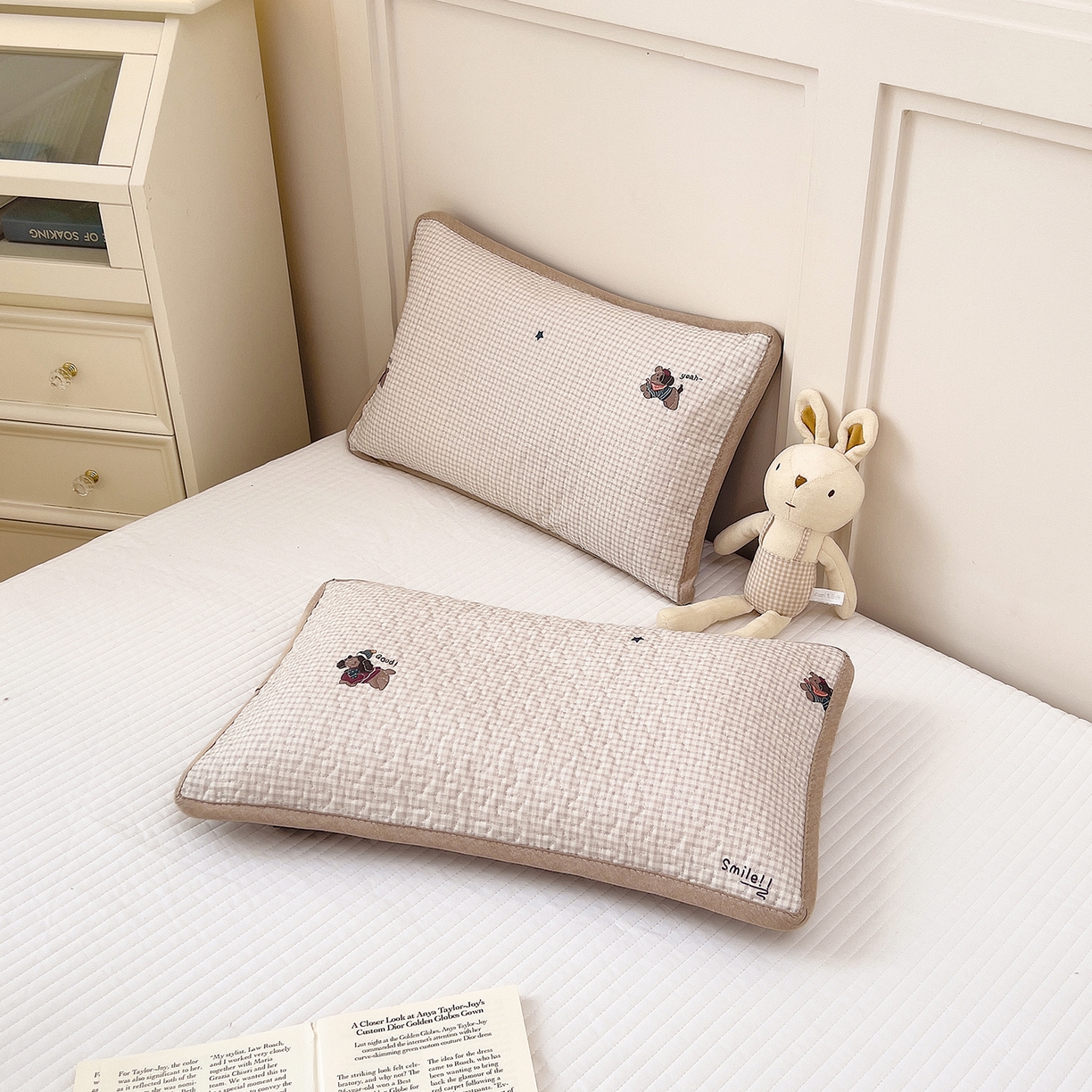 91家纺网 家纺一手货源 找家纺 拾小柒 2025年新款全棉双层纱枕套夹棉隔脏污防口水头油枕头套 格子狗米