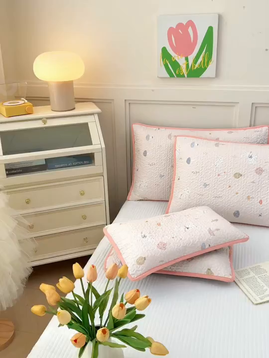 91家纺网 家纺一手货源 找家纺 拾小柒 2025年新款全棉双层纱枕套夹棉隔脏污防口水头油枕头套 萌趣森林粉