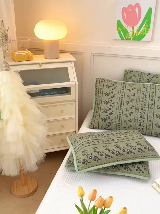 91家纺网 家纺一手货源 找家纺 拾小柒 2025年新款全棉双层纱枕套夹棉隔脏污防口水头油枕头套 爱丽丝花园