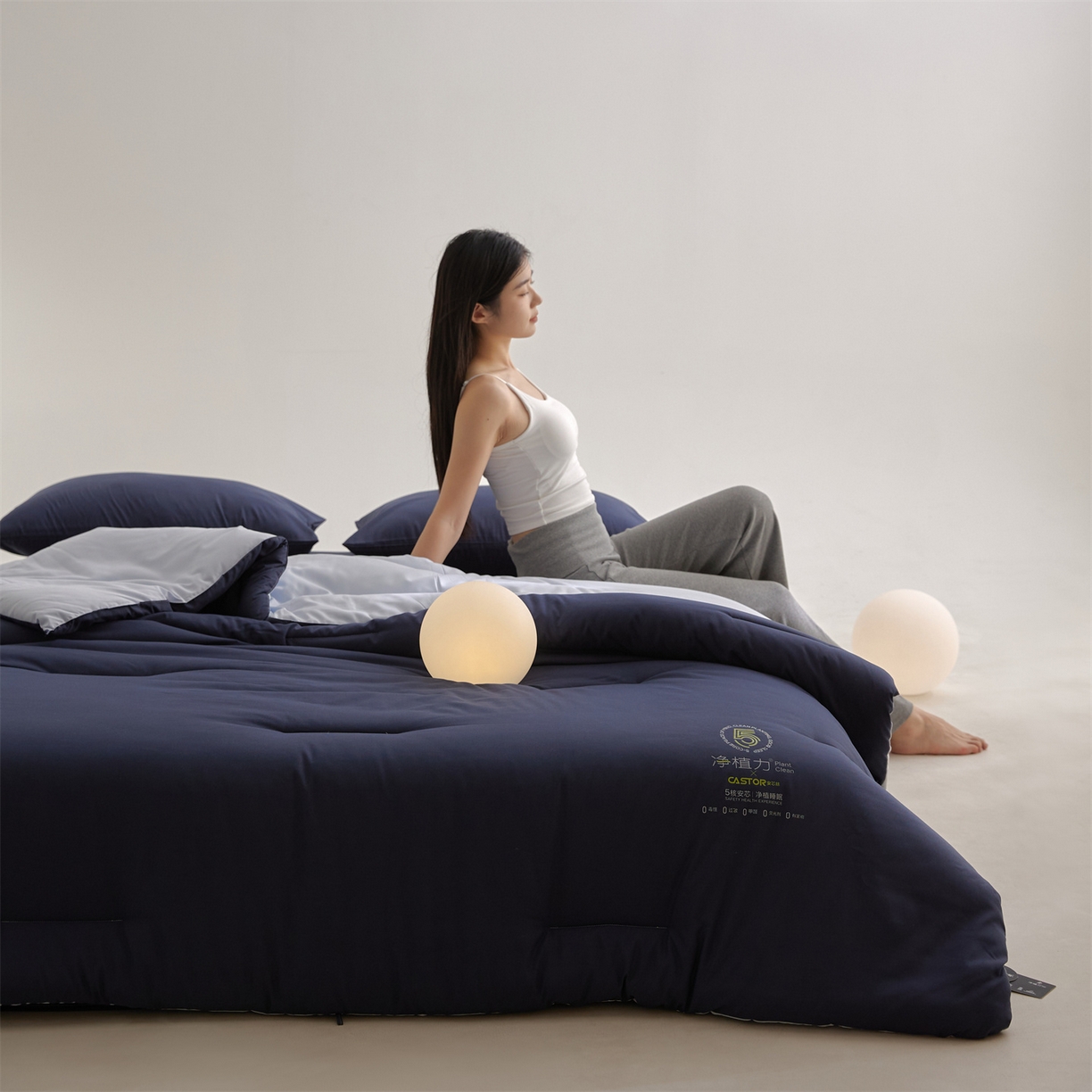 91家纺网 家纺一手货源 找家纺 （总）头等舱 2025新款深睡 零压 软糯 净植力抗菌 防螨 防霉 低致敏 秋冬被（模特图）