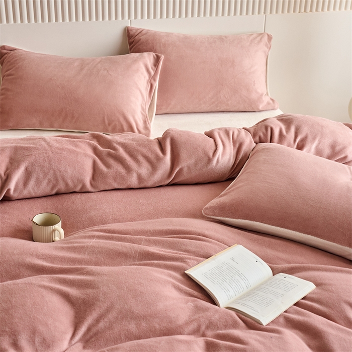 91家纺网 家纺一手货源 找家纺 乐居家纺 2025新款200克重纯色单面绒牛奶绒四件套 星柚粉+奶昔白