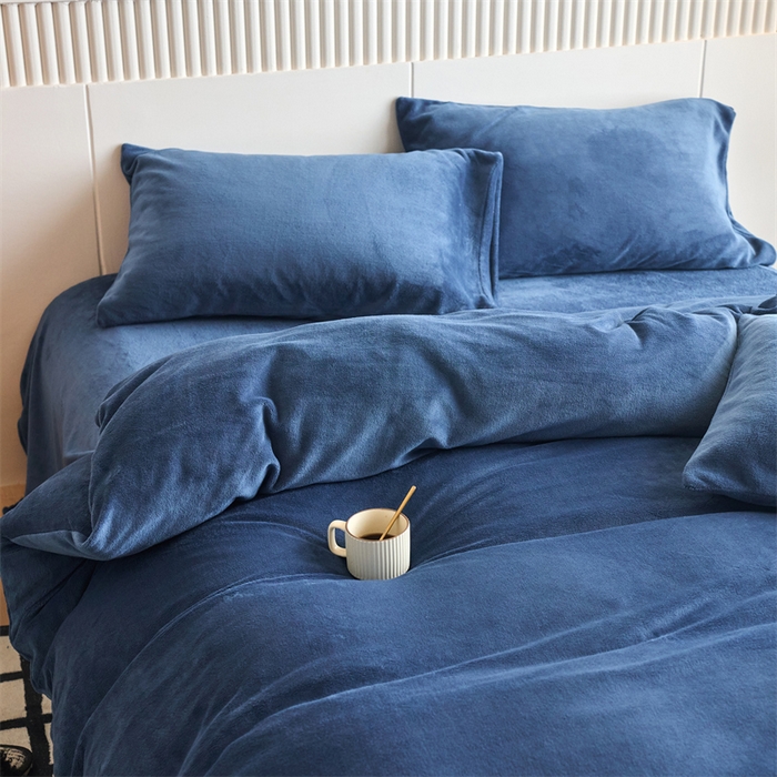 91家纺网 家纺一手货源 找家纺 乐居家纺 2025新款200克重纯色单面绒牛奶绒四件套 宝石蓝