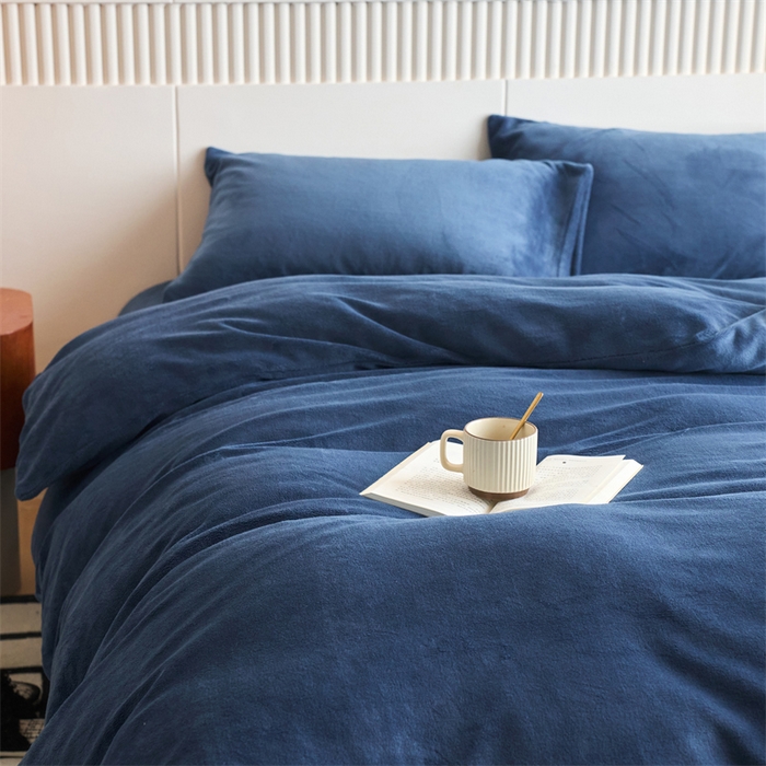 91家纺网 家纺一手货源 找家纺 乐居家纺 2025新款200克重纯色单面绒牛奶绒四件套 宝石蓝