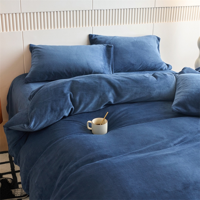 91家纺网 家纺一手货源 找家纺 乐居家纺 2025新款200克重纯色单面绒牛奶绒四件套 宝石蓝