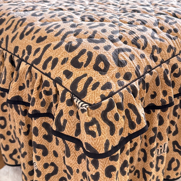 91家纺网 家纺一手货源 找家纺 优家居 2025新品水洗棉夹棉床裙四件套韩版糯糯棉水洗皱皱纱床罩被套直播爆款 豹纹-咖