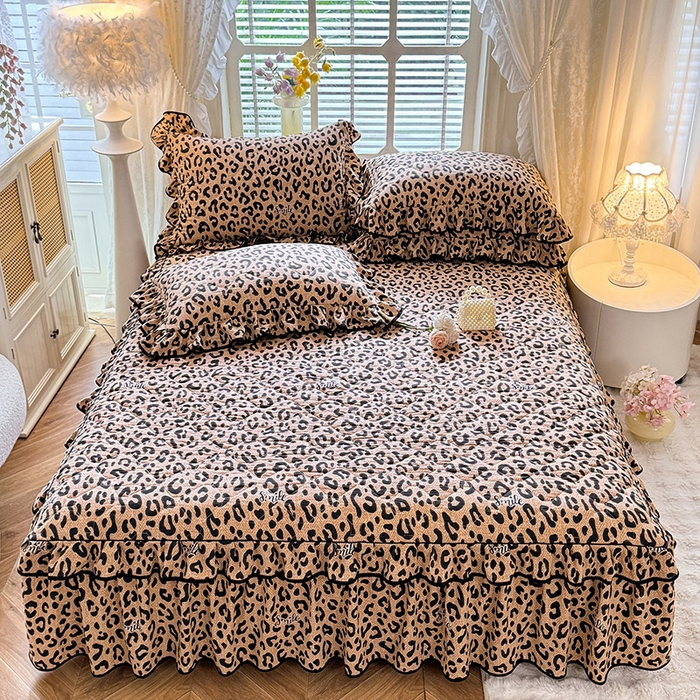 91家纺网 家纺一手货源 找家纺 优家居 2025新品水洗棉夹棉床裙四件套韩版糯糯棉水洗皱皱纱床罩被套直播爆款 豹纹-咖