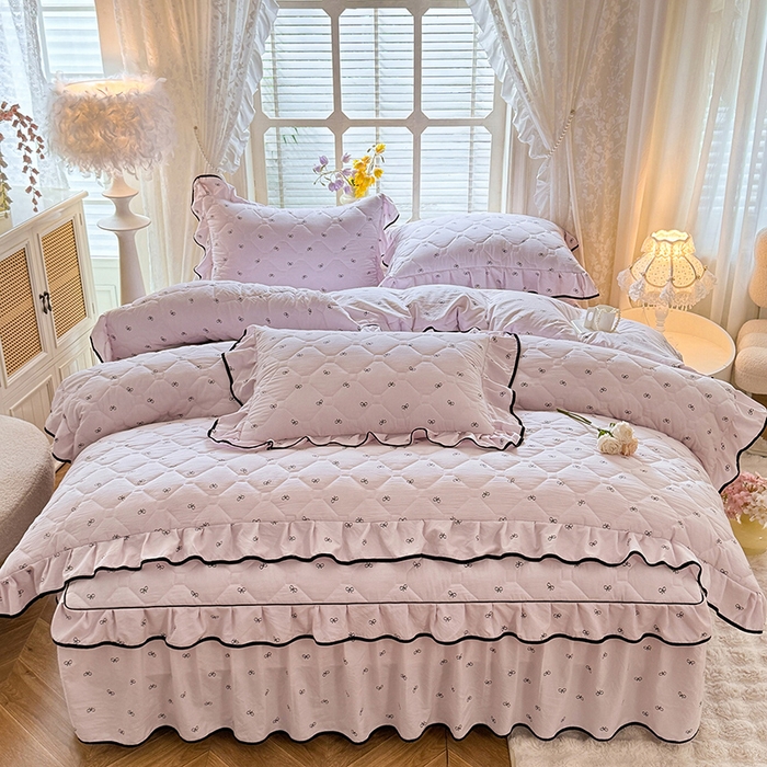 91家纺网 家纺一手货源 找家纺 优家居 2025新品水洗棉夹棉床裙四件套韩版糯糯棉水洗皱皱纱床罩被套直播爆款 粉雾结语