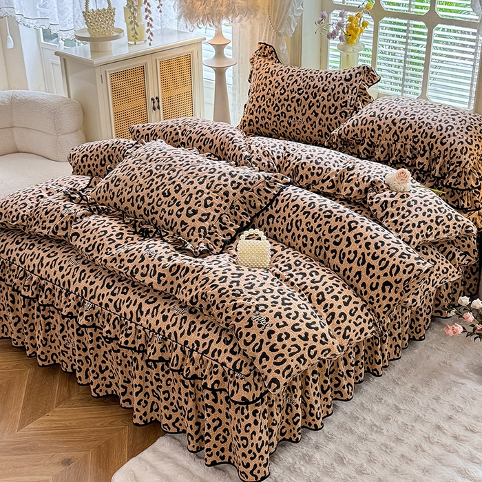 91家纺网 家纺一手货源 找家纺 优家居 2025新品水洗棉夹棉床裙四件套韩版糯糯棉水洗皱皱纱床罩被套直播爆款 豹纹-咖