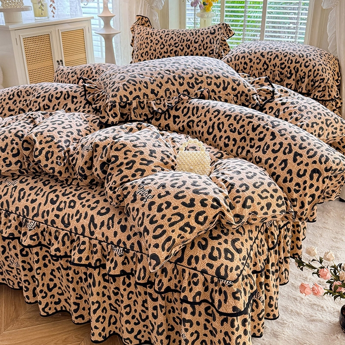 91家纺网 家纺一手货源 找家纺 优家居 2025新品水洗棉夹棉床裙四件套韩版糯糯棉水洗皱皱纱床罩被套直播爆款 豹纹-咖