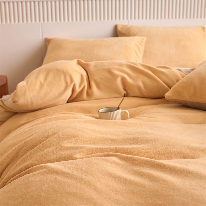 91家纺网 家纺一手货源 找家纺 乐居家纺 2025新款200克重纯色单面绒牛奶绒四件套 雏菊黄+奶油驼