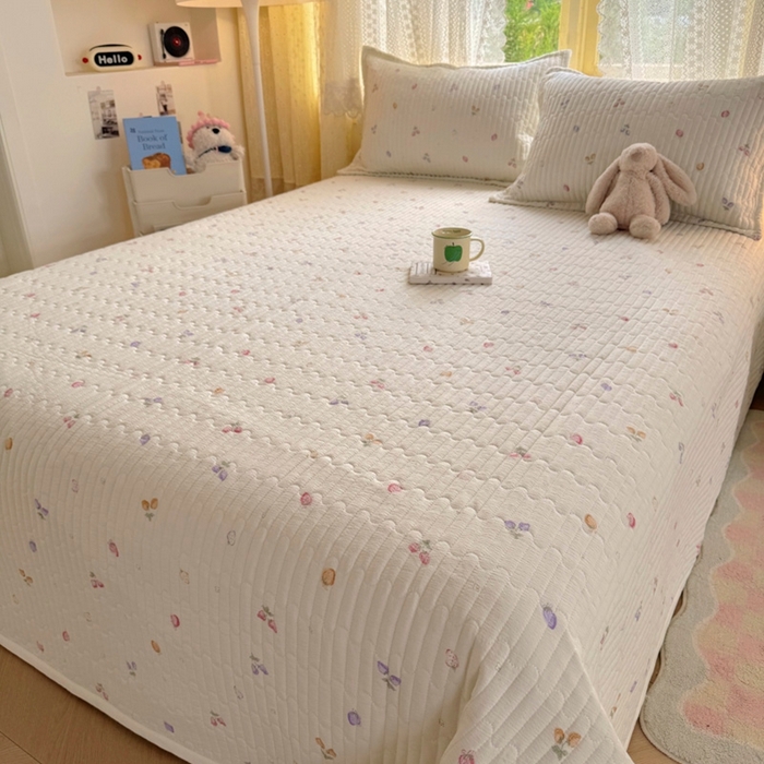 91家纺网 家纺一手货源 找家纺 优兰朵 2025新款夹棉印花包边单床盖 床盖单件 包边床盖-小草莓