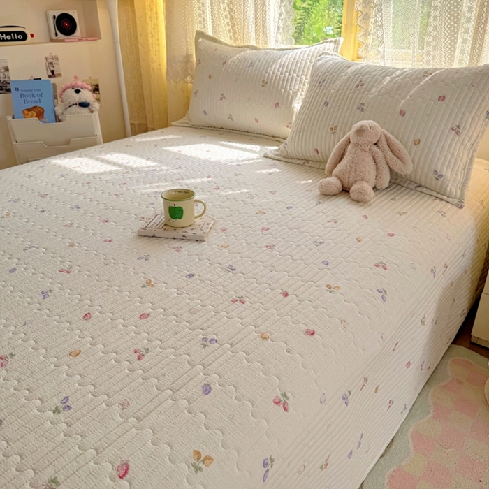 91家纺网 家纺一手货源 找家纺 优兰朵 2025新款夹棉印花包边单床盖 床盖单件 包边床盖-小草莓