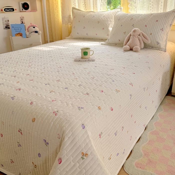 91家纺网 家纺一手货源 找家纺 优兰朵 2025新款夹棉印花包边单床盖 床盖单件 包边床盖-小草莓