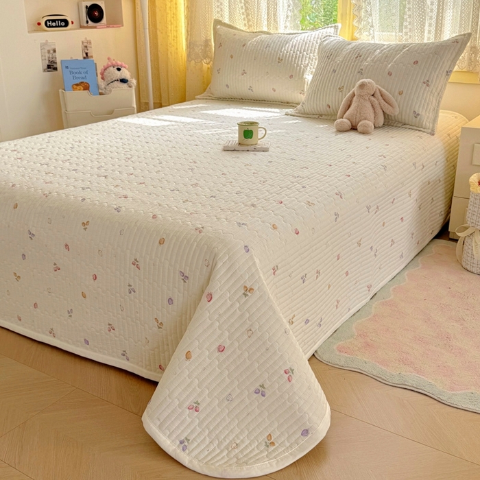 91家纺网 家纺一手货源 找家纺 优兰朵 2025新款夹棉印花包边单床盖 床盖单件 包边床盖-小草莓