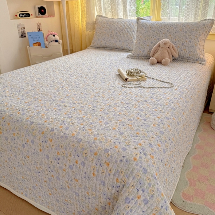 91家纺网 家纺一手货源 找家纺 优兰朵 2025新款夹棉印花包边单床盖 床盖单件 包边床盖-月貌蓝