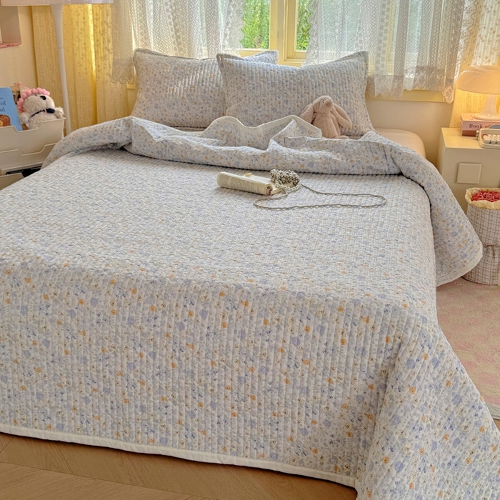 91家纺网 家纺一手货源 找家纺 优兰朵 2025新款夹棉印花包边单床盖 床盖单件 包边床盖-月貌蓝