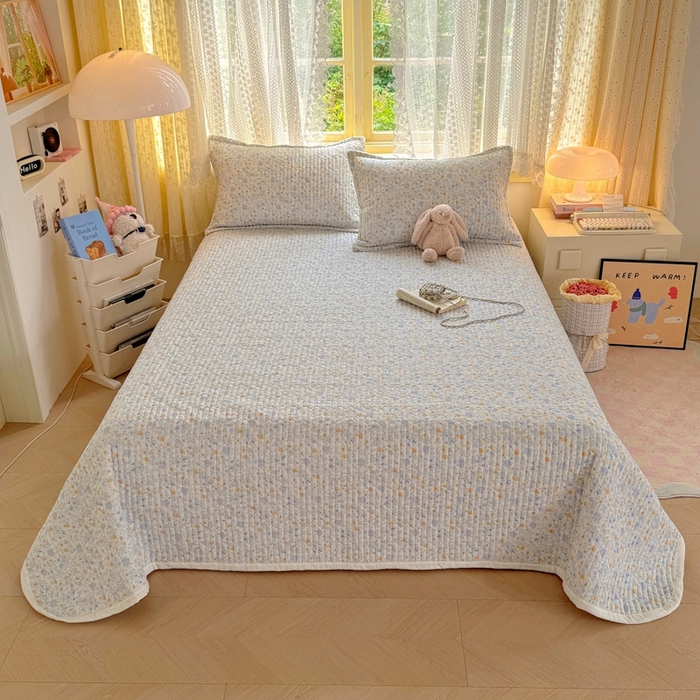 91家纺网 家纺一手货源 找家纺 优兰朵 2025新款夹棉印花包边单床盖 床盖单件 包边床盖-月貌蓝