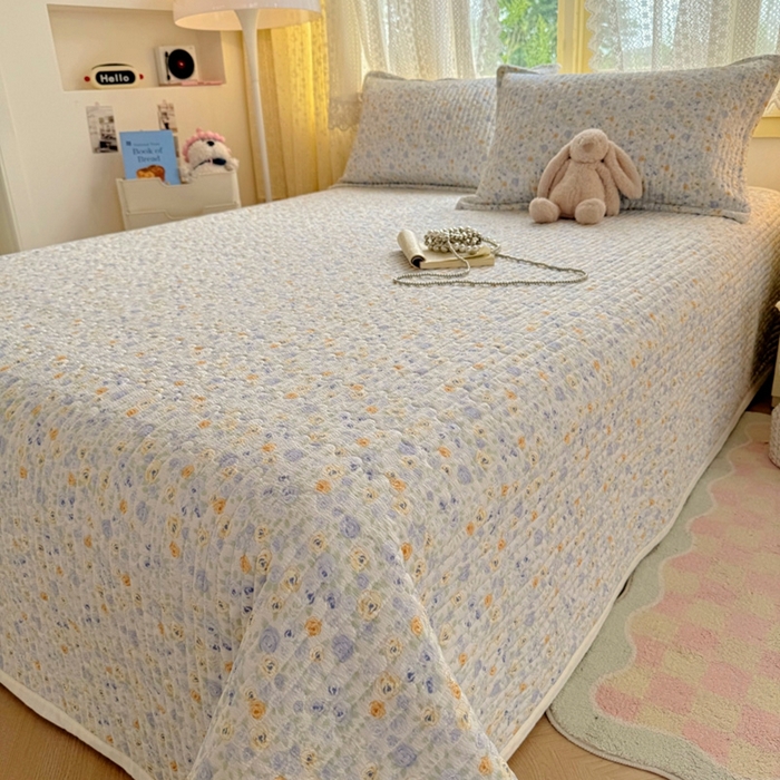 91家纺网 家纺一手货源 找家纺 优兰朵 2025新款夹棉印花包边单床盖 床盖单件 包边床盖-月貌蓝