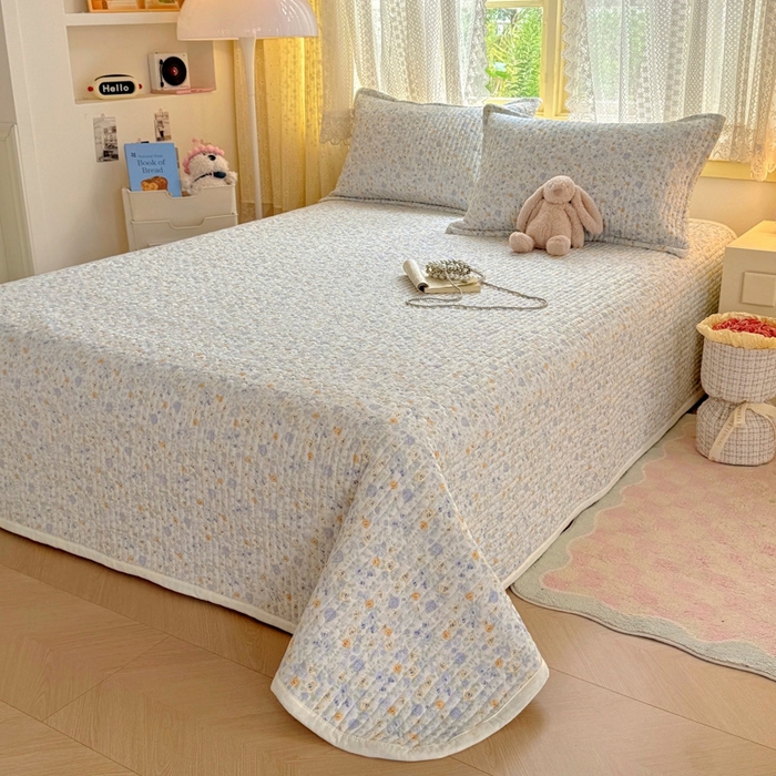 91家纺网 家纺一手货源 找家纺 优兰朵 2025新款夹棉印花包边单床盖 床盖单件 包边床盖-月貌蓝