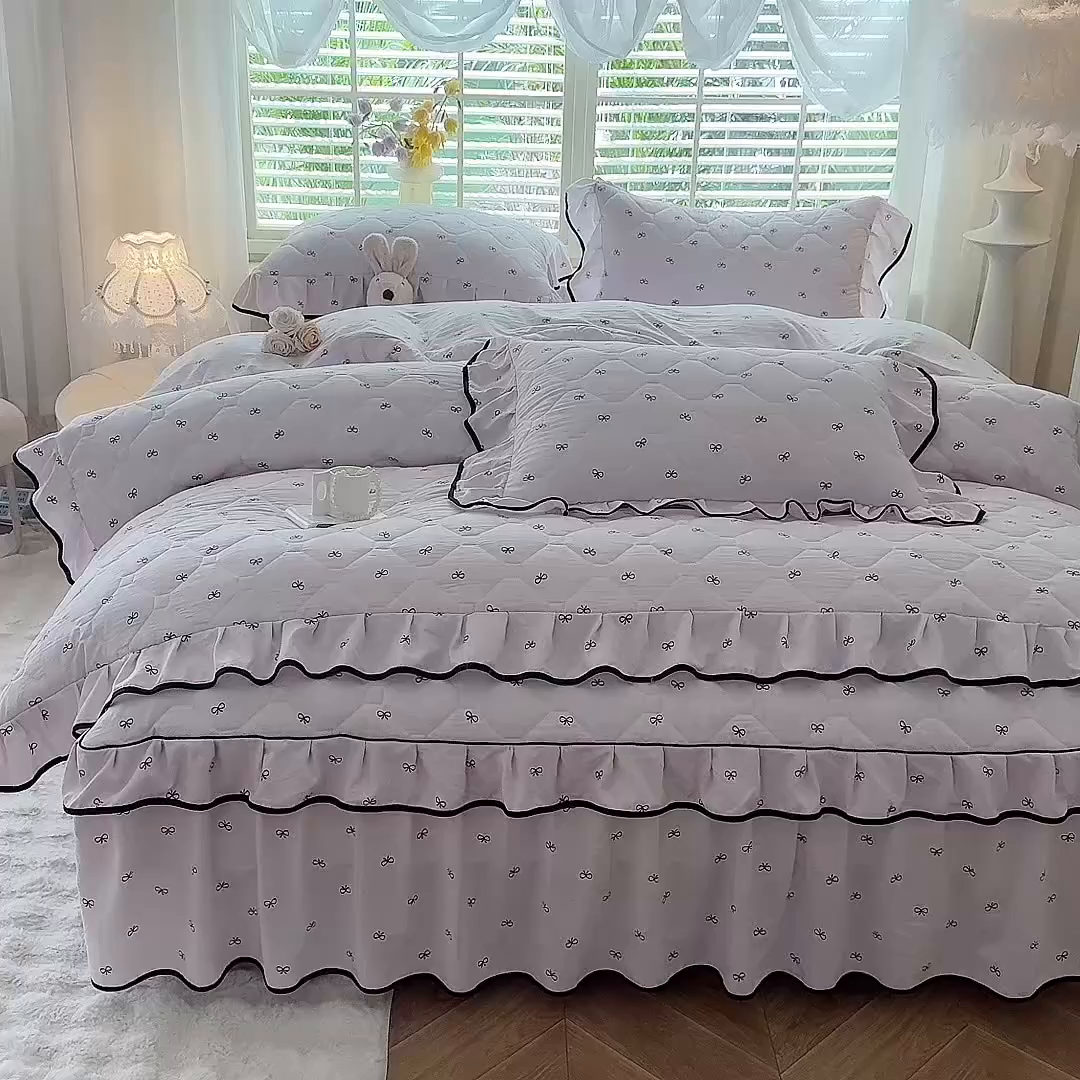 91家纺网 家纺一手货源 找家纺 优家居 2025新品水洗棉夹棉床裙四件套韩版糯糯棉水洗皱皱纱床罩被套直播爆款 粉雾结语