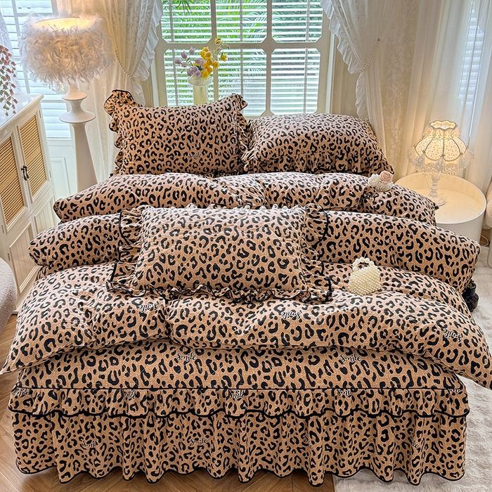 91家纺网 家纺一手货源 找家纺 优家居 2025新品水洗棉夹棉床裙四件套韩版糯糯棉水洗皱皱纱床罩被套直播爆款 豹纹-咖