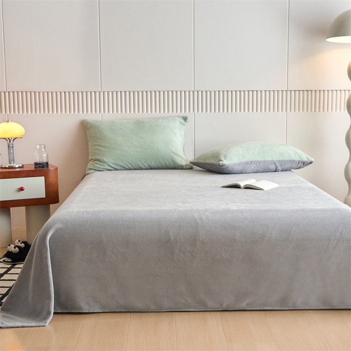 91家纺网 家纺一手货源 找家纺 乐居家纺 2025新款200克重纯色单面绒牛奶绒四件套 淡彩绿+绅士灰