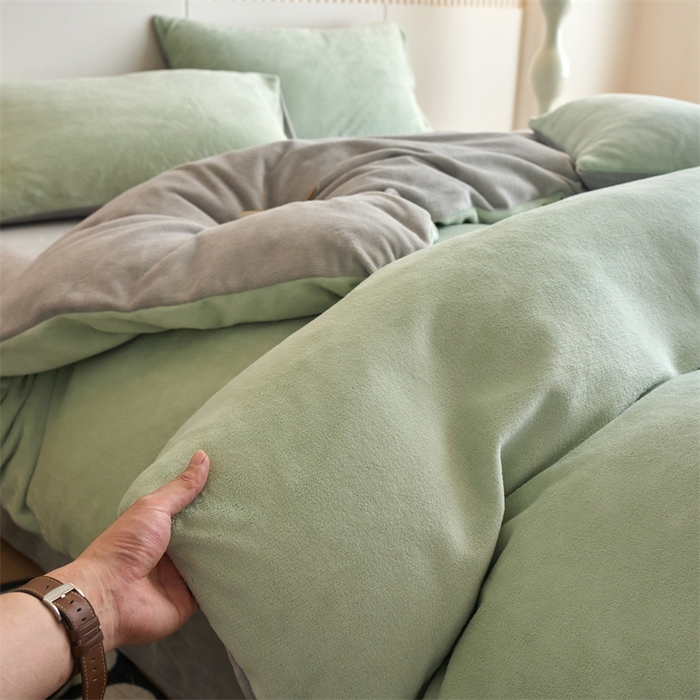 91家纺网 家纺一手货源 找家纺 乐居家纺 2025新款200克重纯色单面绒牛奶绒四件套 淡彩绿+绅士灰