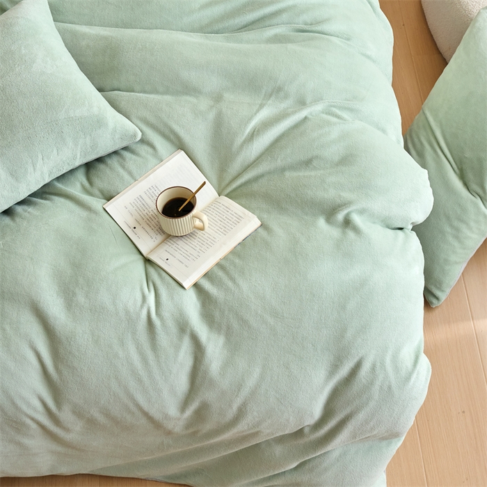 91家纺网 家纺一手货源 找家纺 乐居家纺 2025新款200克重纯色单面绒牛奶绒四件套 淡彩绿+绅士灰