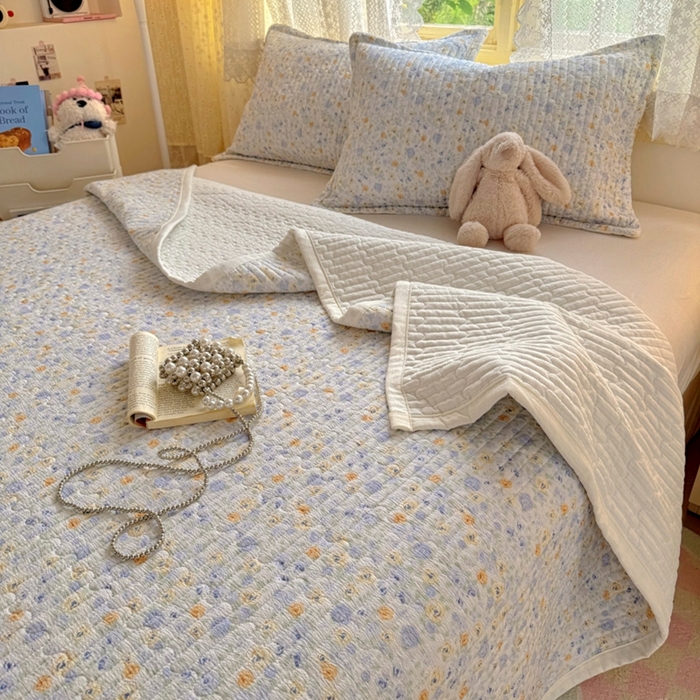 91家纺网 家纺一手货源 找家纺 优兰朵 2025新款夹棉印花包边单床盖 床盖单件 包边床盖-月貌蓝