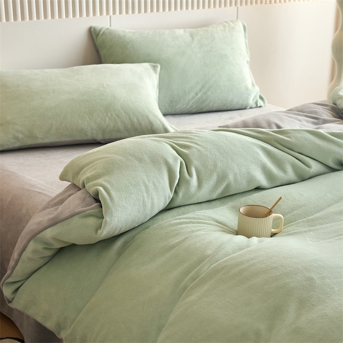 91家纺网 家纺一手货源 找家纺 乐居家纺 2025新款200克重纯色单面绒牛奶绒四件套 淡彩绿+绅士灰