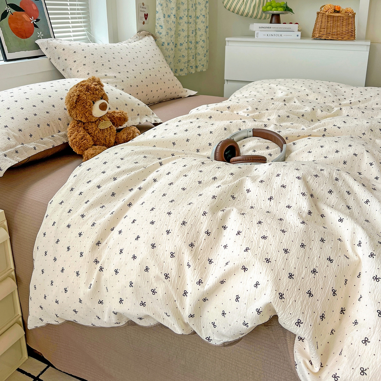 91家纺网 家纺一手货源 找家纺 一比一 2025新款古法水洗棉小布袋高克重云柔棉四件套 蝴蝶结点点- 咖