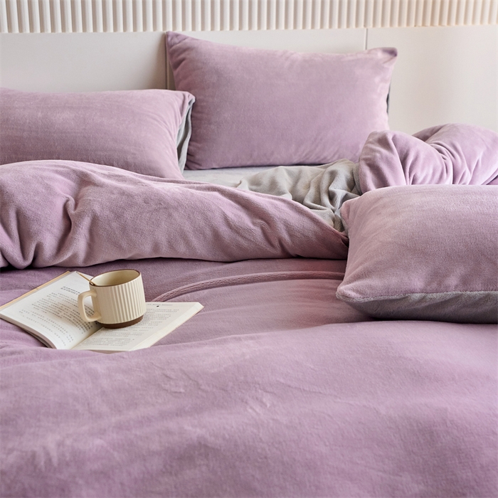 91家纺网 家纺一手货源 找家纺 乐居家纺 2025新款200克重纯色单面绒牛奶绒四件套 罗兰紫+绅士灰