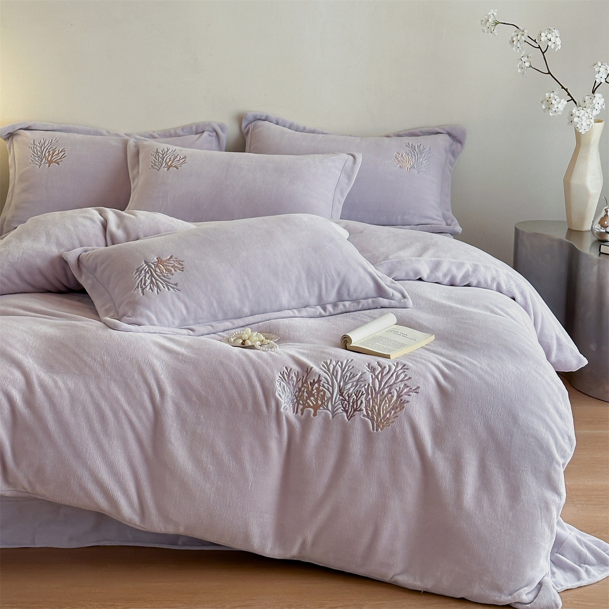 91家纺网 家纺一手货源 找家纺 （总）泽西家纺+V17798841158发大图 2025新品秋冬加厚保暖225克刺绣牛奶绒四件套-珊瑚