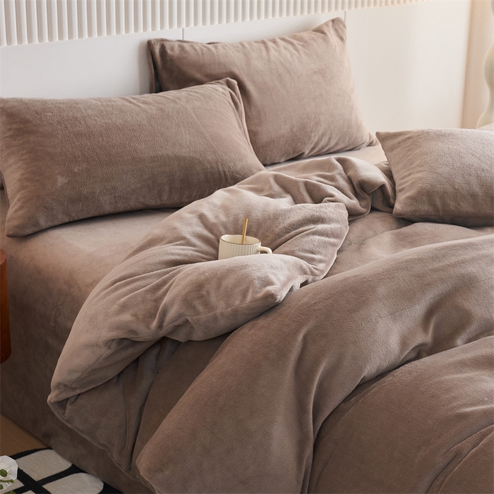 91家纺网 家纺一手货源 找家纺 乐居家纺 2025新款200克重纯色单面绒牛奶绒四件套 摩卡棕